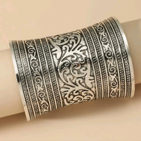 ☆ 2/$30 SILVER Boho 🪶☯️ Cuff Bracelet with detailed Mehndi Designs - Picture 2 of 6